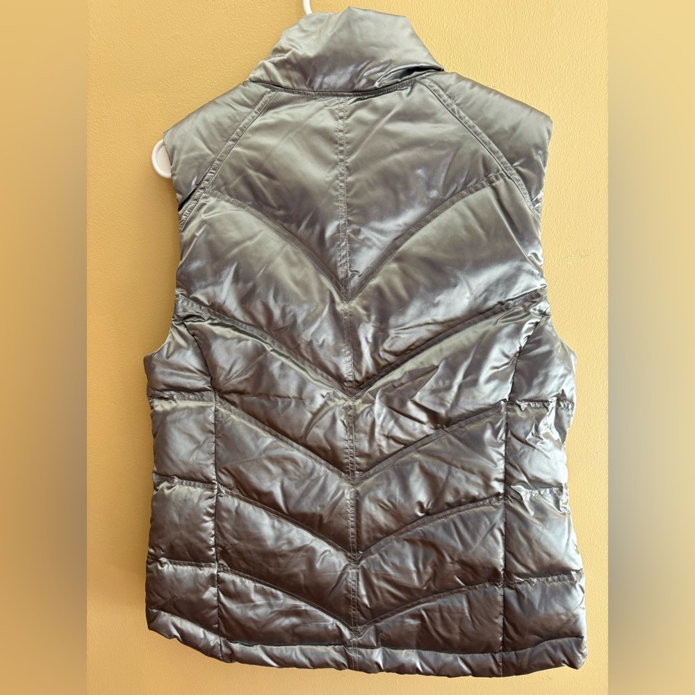 Athleta XL Metallic Silver Quilted Puffer Vest BARELY WORN - Picture 4 of 5